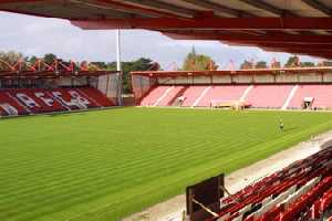 Dean Court apr&egrave;s