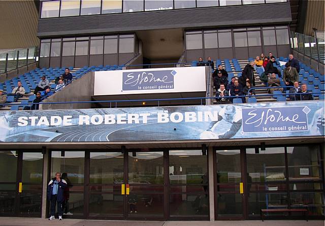 Br&eacute;tigny - Red Star