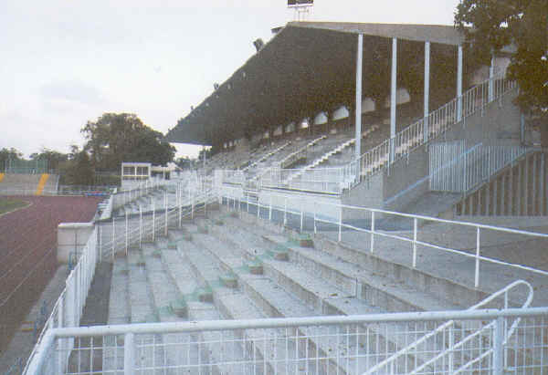 Stade, Versailles