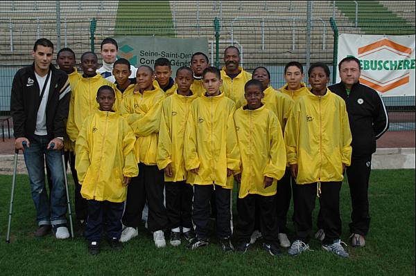 Les 13 ans et leurs �ducateurs avec Azzedine Benmesmoudi et Vincent Fourneuf