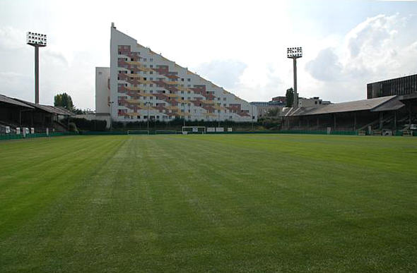La pelouse de Bauer a �t� bichonn�e par les jardiniers de Saint-Ouen, un vrai billard