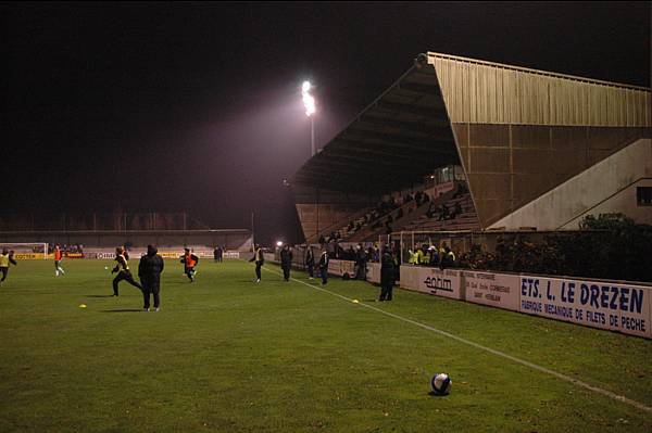 CONCARNEAU - RED STAR FC 93