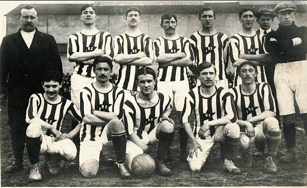 L��quipe du Red Star, en 1913