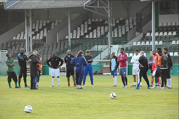 Bruno Naidon s�adresse aux joueurs avant la s�ance