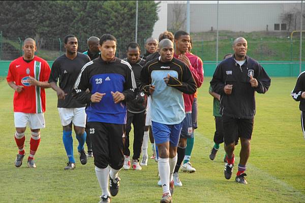Micka�l Marquet, auteur d�un gros match en DHR dimanche pour sa rentr�e, en t�te du groupe avec Badougou Sambague, de retour dans le groupe de CFA, apr�s une blessure