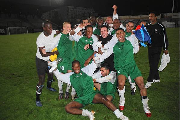 Champions depuis dimanche dernier, les Vert ont f�t� la victoire arrach�e dans les ultimes secondes