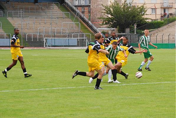 Malgr un marquage serr, Taimmy Negreche a trouv louverture  deux reprises