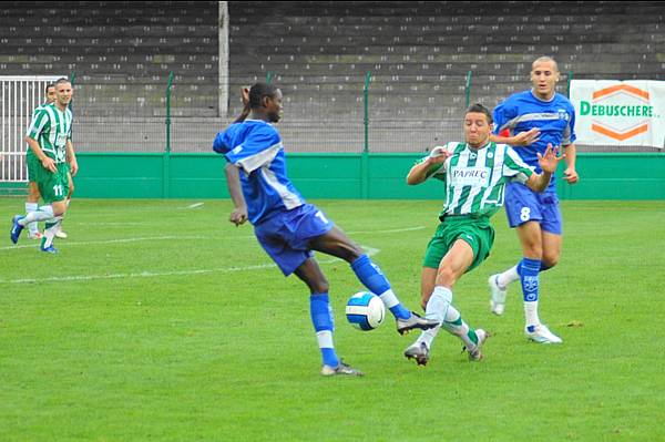 Nicolas Fabiano, le 30 septembre 2006, devant Auxerre (1-1), sa dernire prestation  Bauer avant son agression quelques jours plus tard  Bois-Guillaume. A gauche, Yannick Berthier. Deux des grands malchanceux de la saison dernire qui esprent faire leur retour dans les semaines  venir pour le plus grand plaisir de tous les supporters