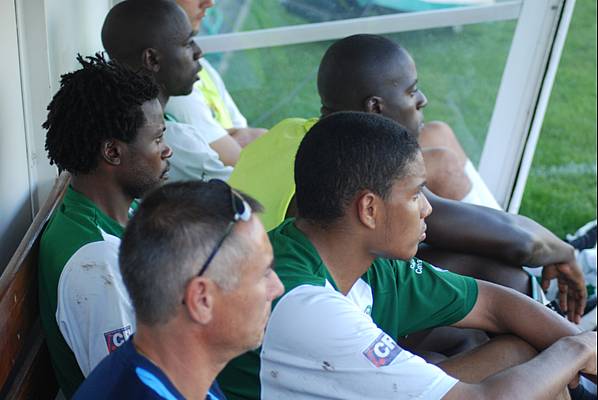Sur le banc de touche en fin de match, G. Galoppin, le dirigeant, M. Marquet, N. Moukila, M. Diakit, M. Ouattara et A. Nemir