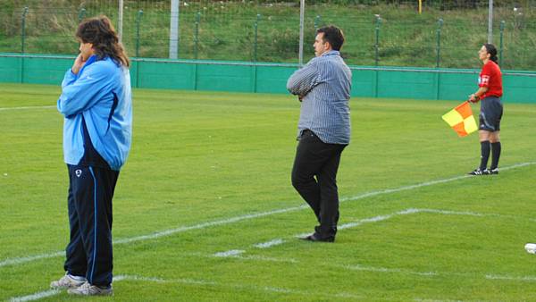 Concentrs : Bruno Naidon, Richard Dzir (entraneur de Raon-lEtape) et larbitre assistante Valrie Boulestin