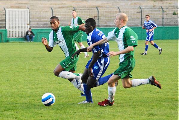 Ludovic Fardin et Loc Ghili laissent peu despace  Jacques Etonde Ebelle