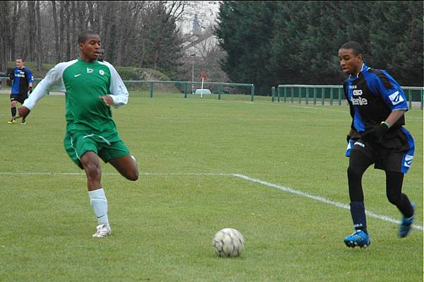 Deux photos du match Entente SSG  Red Star