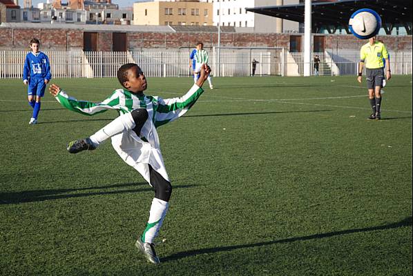 Un beau geste, lors de Red Star  Saint-Leu, dun Vert et Blanc