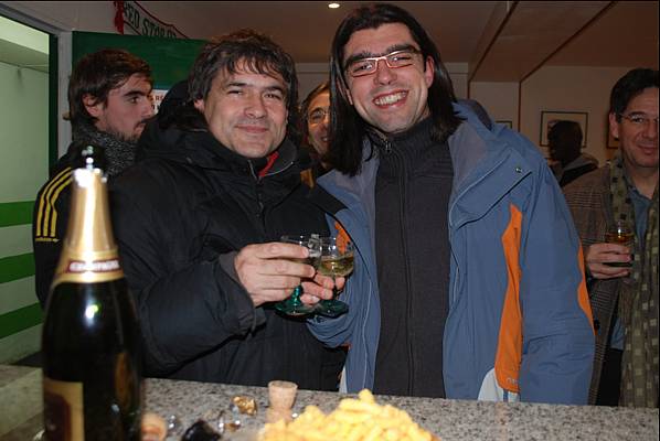 Bruno Naidon et Jean-Marc Brucato souhaitent  tous les supporters, de Bonnes Ftes de fin danne et esprent une anne 2008  champagne 