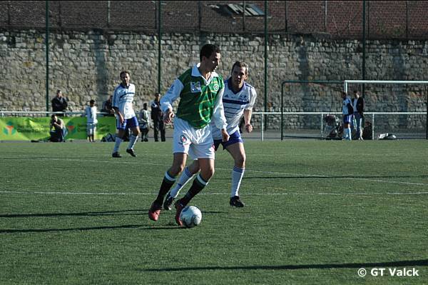 La semaine derni�re, les Anciens du Red Star, en action, � Joliot Curie, ici Nacer Bouiche, demain les 13 ans, l�avenir du club.