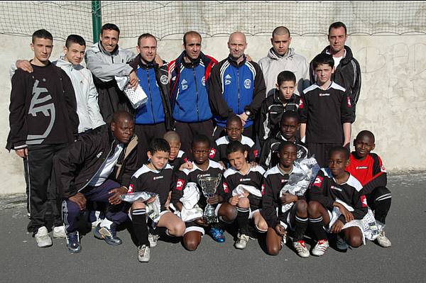 Les jeunes du club de la Courtilli�res (Pantin), vainqueurs du Tournoi