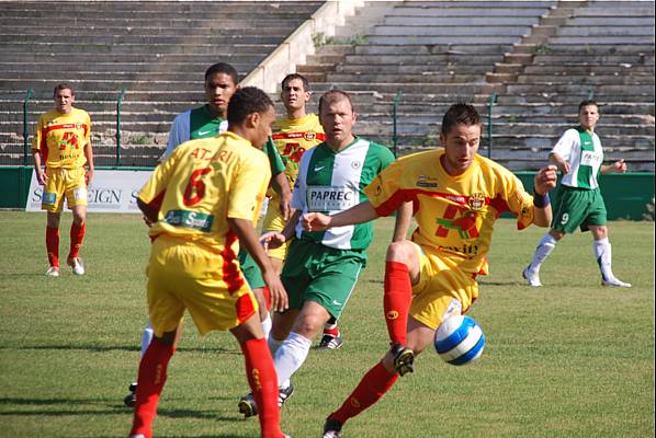 RED STAR FC 93 - SAINT-PRIEST