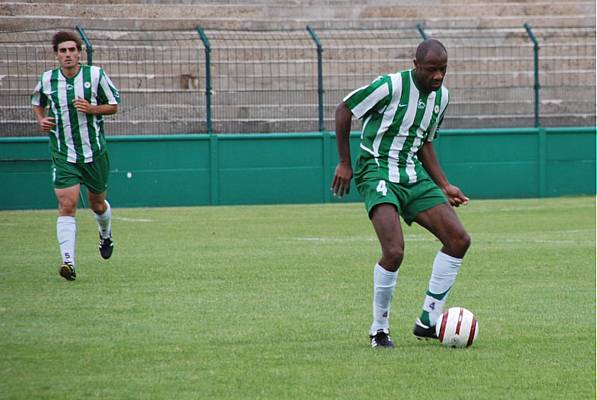 La charnière centrale du Red Star, David Pinto et Eugène Kangulungu