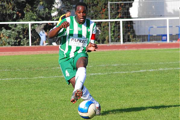 Christophe Haguy bless, Jos Nseke, titulaire devant le Cosmo, dimanche