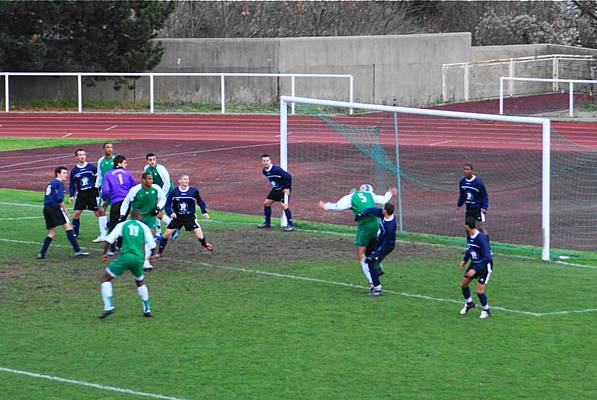 Une occasion en fin de premire priode qui sera stoppe sur la ligne de but par un dfenseur de Franconville