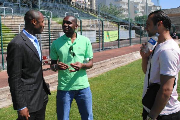 Eugne Kangulungu en compagnie de Camille Oponga, en course avec Pacy-sur-Eure pour une monte en National et Stphane Lucas, gardien du Paris FC