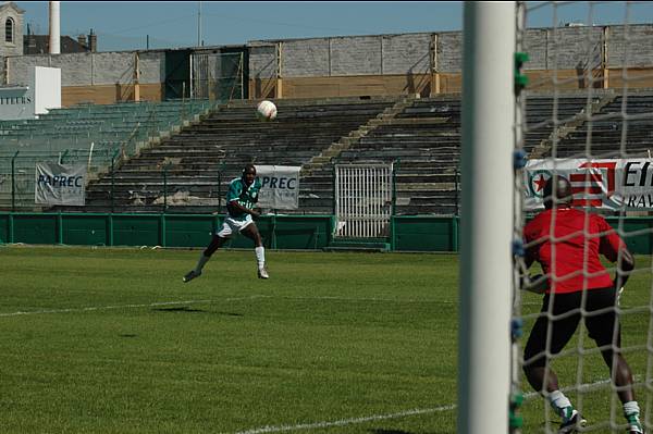 Le tir de Abdoulaye Diawara prend la direction de la lucarne