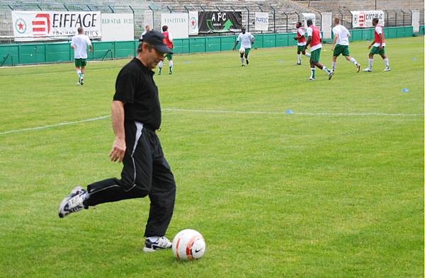 Gilbert Hernandez, le kin pendant lchauffement