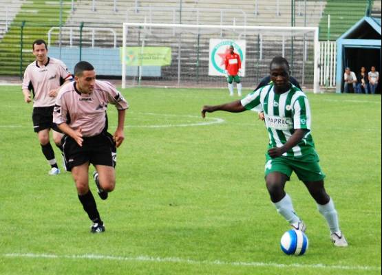Le tir de Ducléron va terminer sa course au fond des filets de Bobigny