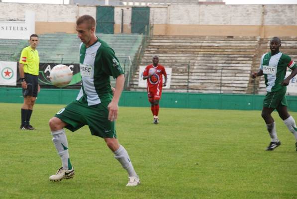 RED STAR FC 93 - JURA SUD FOOT