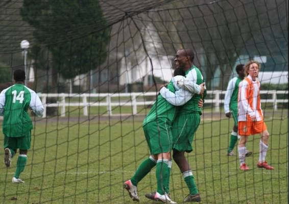 La joie des 18 ans apr�s un but � R�mi Saillant