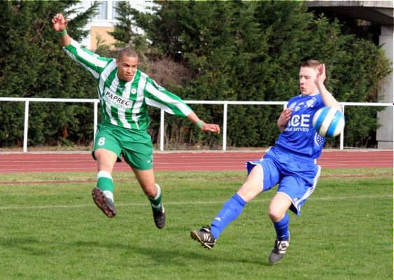 Action a�rienne, lors de Red Star � Versailles � Gilles Saillant