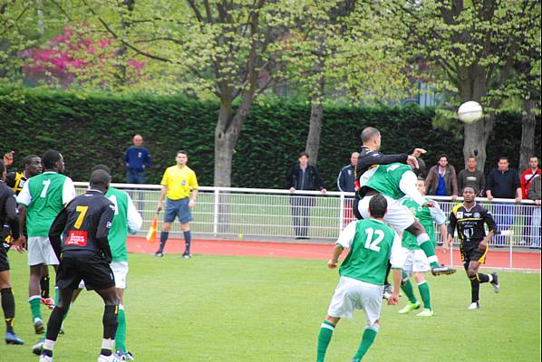 Sur cette action, le Red Star obtient un penalty qui sera transform� par Samuel Ojong � GT Valck