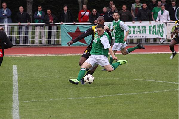 Taimmy Negreche, un tir sur le montant, en seconde p�riode � Jacques Martin