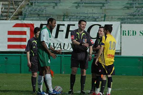 26 avril 2007  Bauer : Red Star  Sochaux (0-1), Eugne Kangulungu et Marvin Martin, au centre, larbitre Nicolas Meyer  GT Valck