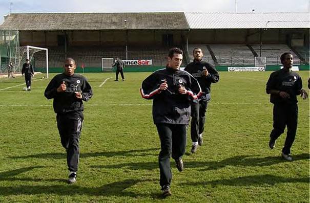 Yoann Delaneuville, au premier plan, en 2004  Bauer, avant un match face  Saint-Leu. Egalement sur la photo, Dao, Cuervo et Nsimba  GT Valck