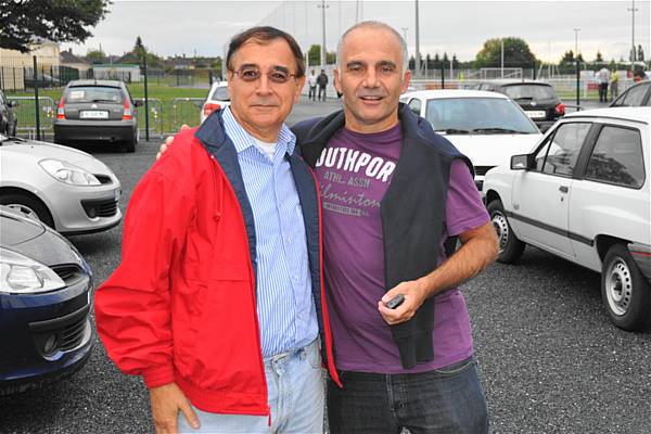 Gilles,  gauche en compagnie de Jacques Martin, sur le parking du stade de Vierzon 
 GT Valck