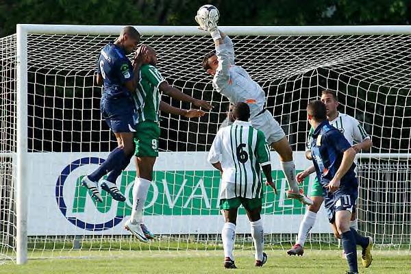 Jeudi, le Red Star devra vaincre Mikal Germain, aujourdhui au Paris FC, de dos Guimba Macalou pass lui aussi du Red Star au Paris FC, au mois de juin  Jacques Martin