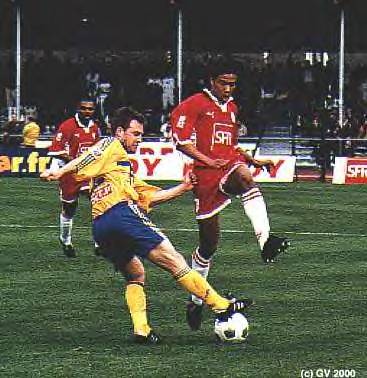 Coupe de la Ligue  Marville, le Red Star sincline devant Gueugnon, en  finales. Sur la photo, Vincent Doukantie est  la lutte avec David Fanzel, un ancien aussi du Red Star 
 GT Valck