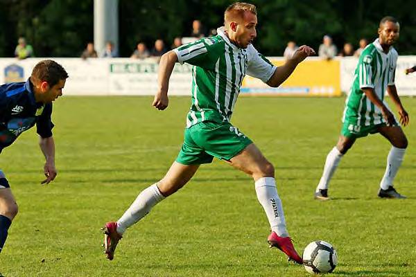 Romuald Marie du Red Star au Poir-sur-Vie, ici devant Compigne, la saison dernire 
 Jacques Martin