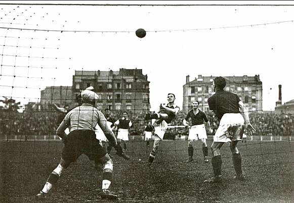 Red Star  Rouen, le 2 octobre 1938, en amical devant 15 000 spectateurs !
Photo Paris Soir  Collection Gilles Saillant