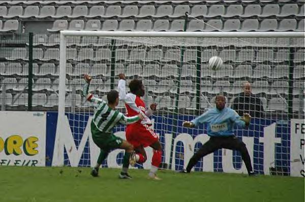 Yann Bell dans les buts du Red Star, en 2005, en CFA 2, lors du match  Rouen (1-1) 
 GT Valck