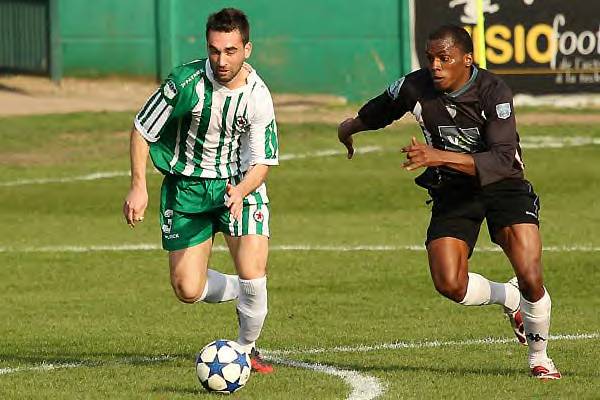 Jérémy Gazeau, la saison dernière devant Avion, cette saison au Paris FC © Jacques Martin