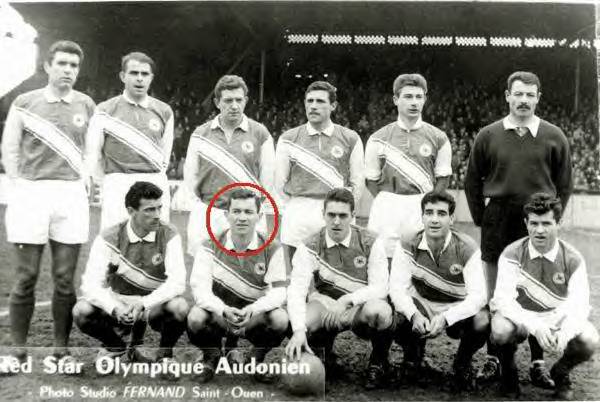 Photo Red Star 59-60 
Debout : DAVION-BRUAT-ALLART-LOUBIERE- NUNGESSER-NAGY 
Accroupis : BLIARD-PENVERNE-BOURBOTTE-MAOUCHE-FERNANDEZ 
(Photo Studio Fernand/Collection P. Laporte)