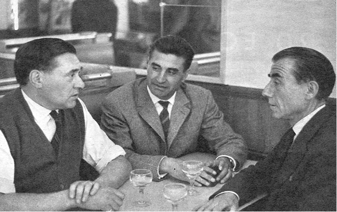 De gauche  droite : Loyer (vice-prsident), Avallaneda (entraneur) et Sabourin (secrtaire gnral)  Miroir du Football