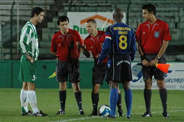 Floris Aubin, au centre, lors de la saison 2006-2007, en CFA,  gauche, Vincent Fourneuf, le numro 8, Gourville, le capitaine de Moissy-Cramayel  GT Valck