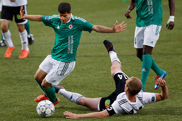 Dixime but pour Farid Beziouen, ici il vite Mathieu Berson, qui a volu  Nantes (Champion de France 2001 et vainqueur de la Coupe de France 2000), Aston Villa (Angleterre), Auxerre, Levante (Espagne) et Toulouse