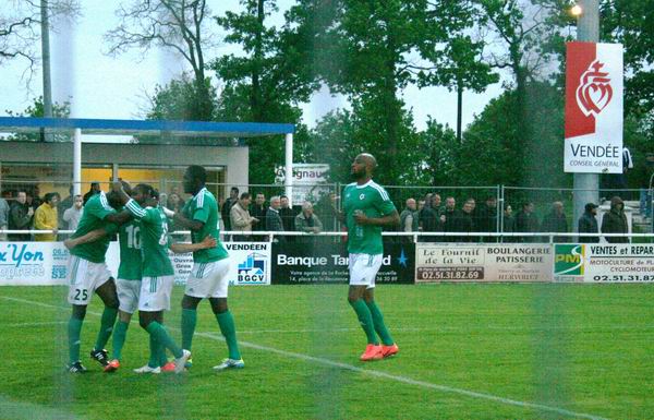 LE POIRE-SUR-VIE - RED STAR FC 93