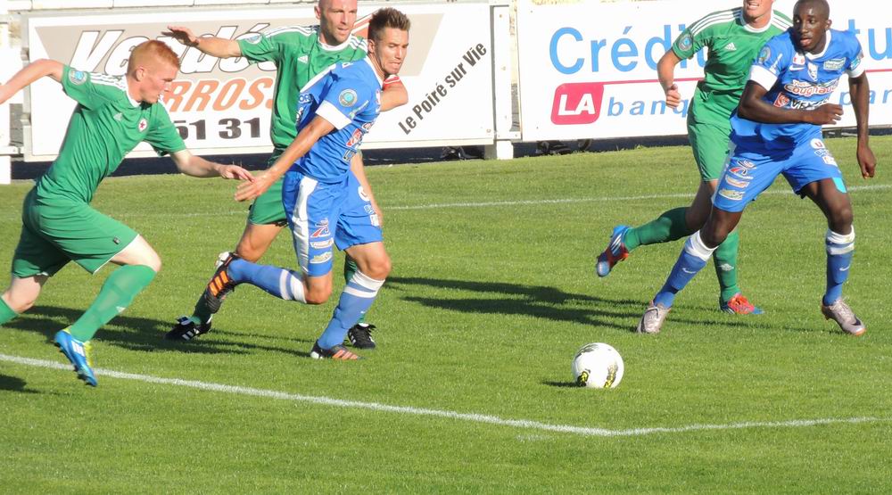 LE POIRE-SUR-VIE - RED STAR
