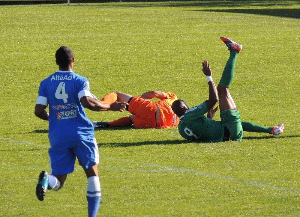 LE POIRE-SUR-VIE - RED STAR