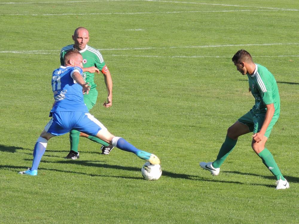 LE POIRE-SUR-VIE - RED STAR